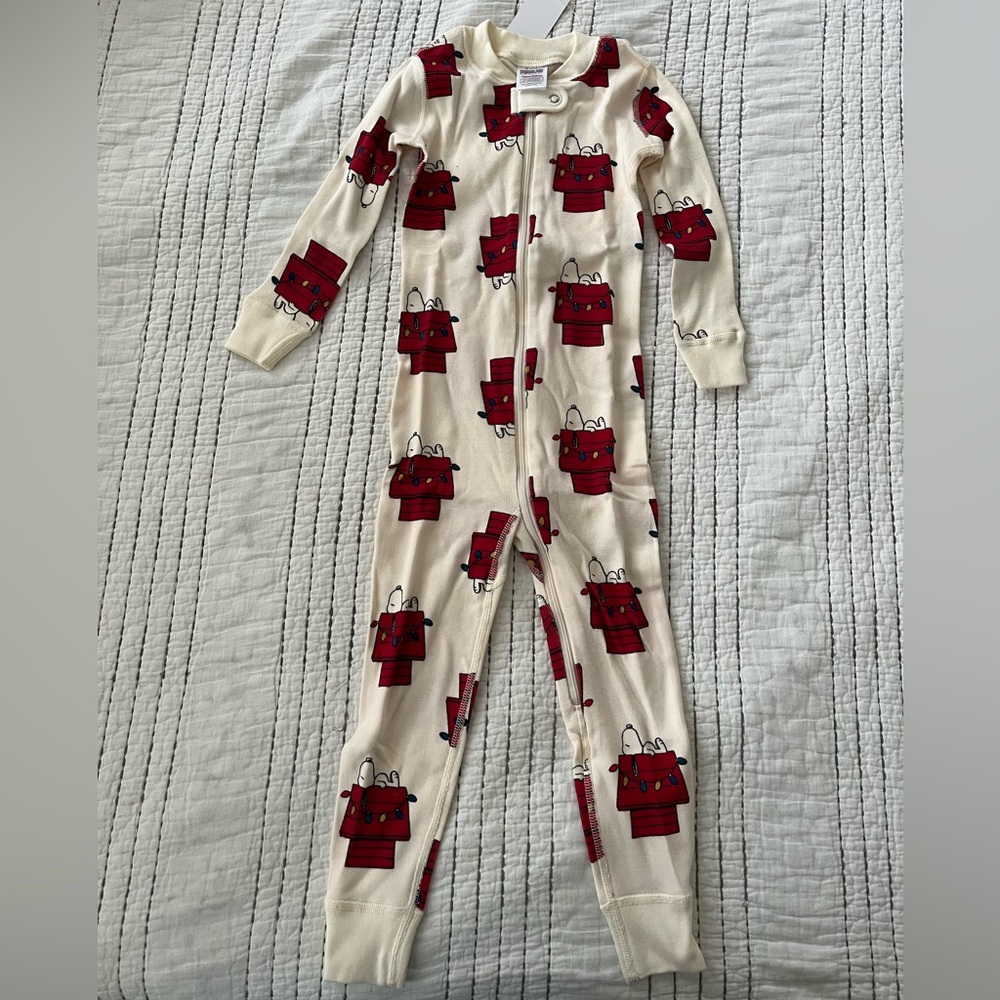 NWT 3T/90cm Hanna Andersson holiday Peanuts zip sleeper in Snoopy’s House print